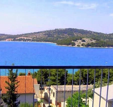 Apartman Тисно Екстериор снимка