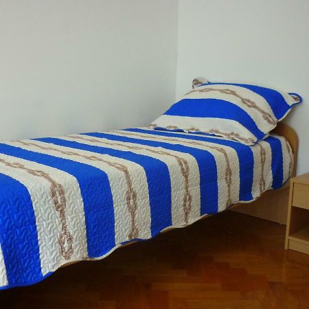 Apartman Тисно Екстериор снимка