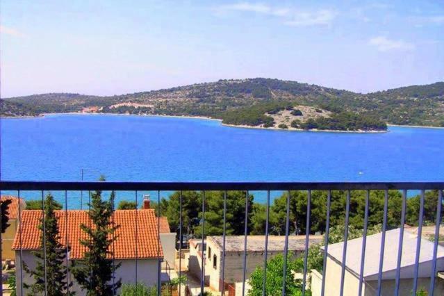 Apartman Тисно Екстериор снимка