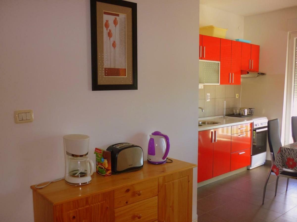 Apartman Тисно Екстериор снимка