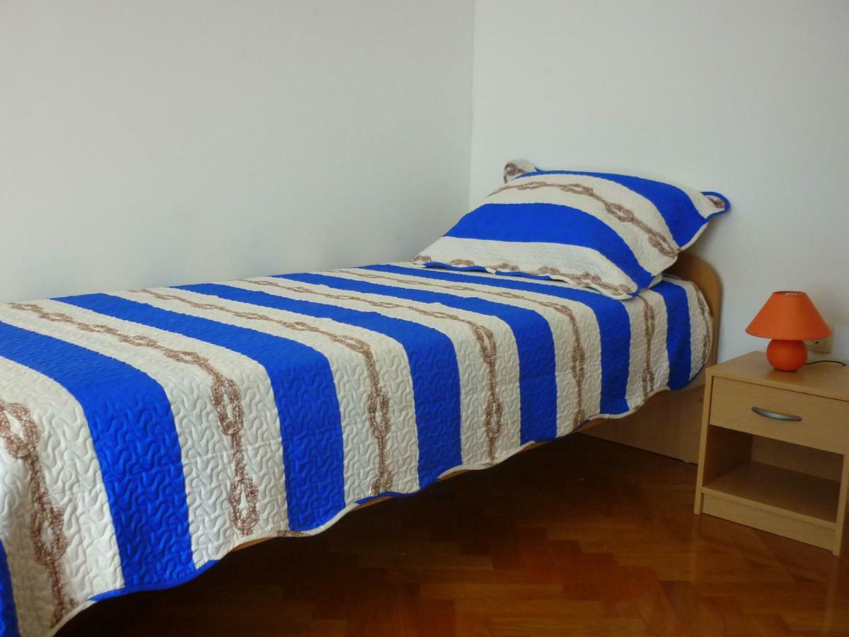 Apartman Тисно Екстериор снимка